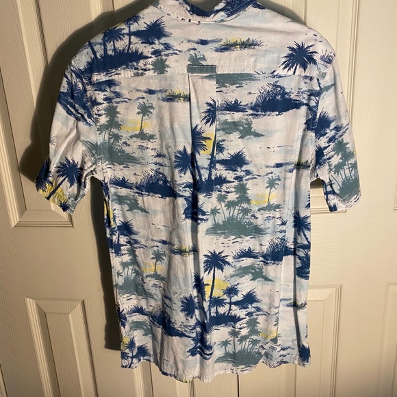 Island Shirt - Picture 3 of 3